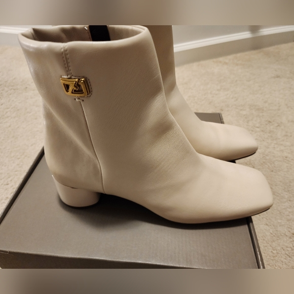Franco Sarto Women's Cream Leather Ankle Boots Block Heel Gold Accents Sz 9.5 - Picture 8 of 9